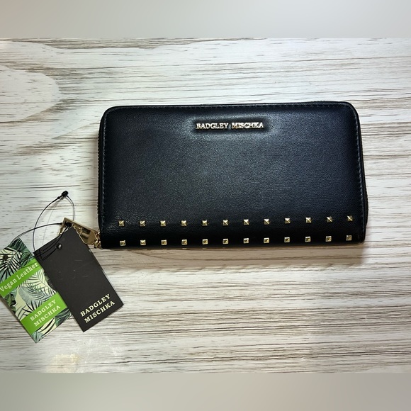 Badgley Mischka Wallet - Picture 1 of 5